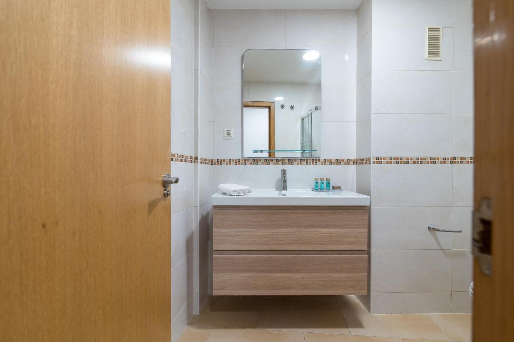Puerta Antequera 4 Apartment *